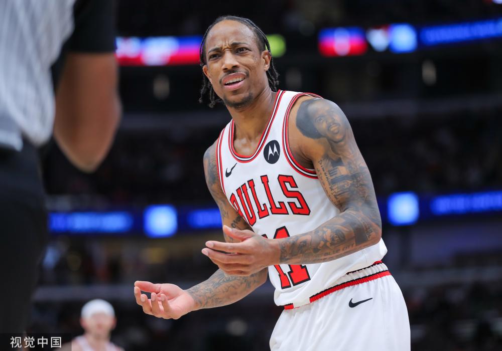 赛中扛起球 赛中扛起球