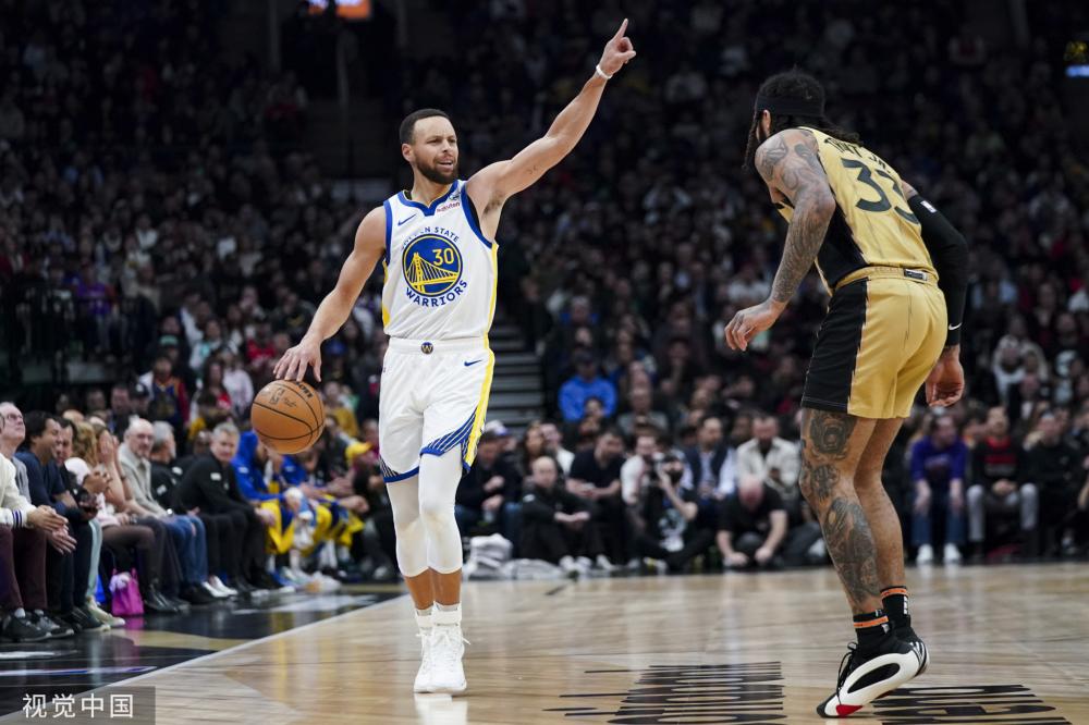 更是对他多 更是对他多